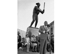 (AP) Stan speaking at the dedication of his statue outside Busch Stadium Aug. 5, 1968
